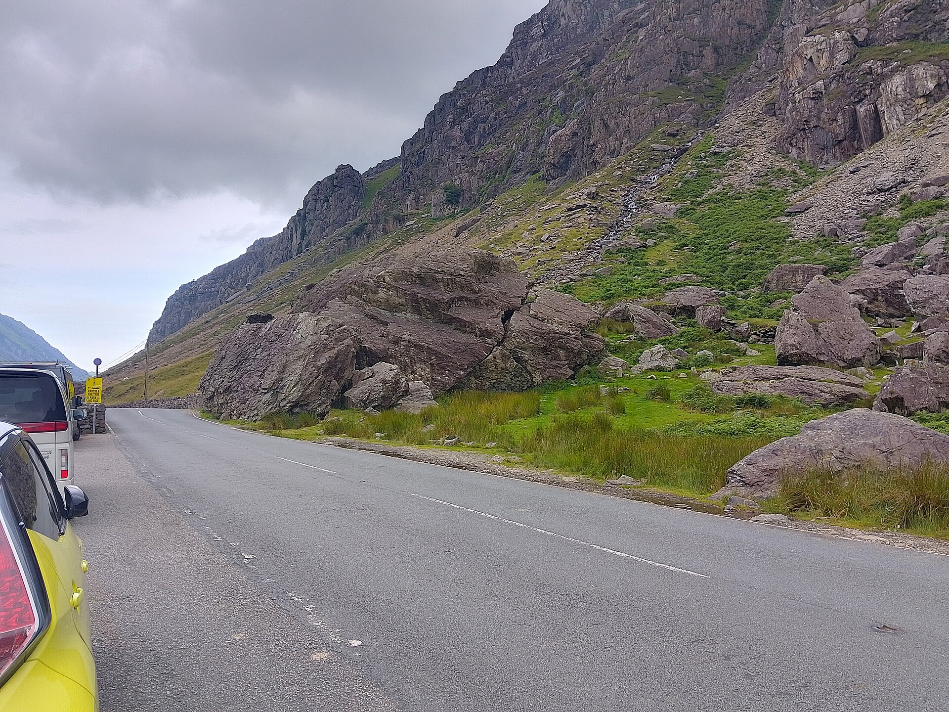 Cromlech roadside boulders